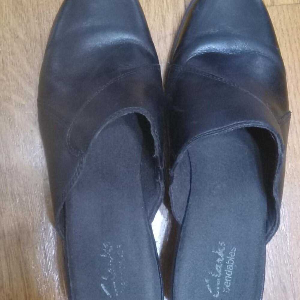 Black leather Clarks Bendables